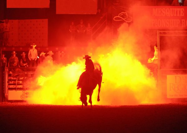 MESQUITE CHAMPIONSHIP RODEO  (dvd duplo)